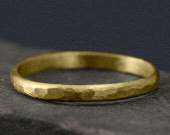 2mm Massiver Gold Matt gehämmerter Ring, gehämmerter Band halbrunder Ring Gold Ehering Gold Ehering gehämmert minimalistischer zierlicher Goldring