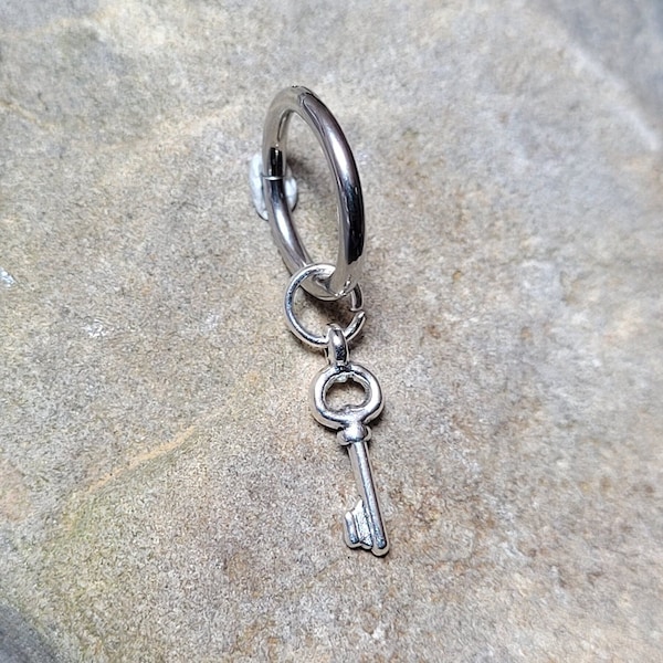 Belly Ring Key Silver Tiny Hoop Clicker Dark Light Academia lock 14g 16g navel dangle button piercing jewelry heart love girlfriend gift