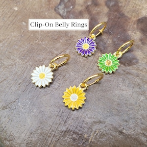 Piercing para el ombligo falso con forma de flor, pequeño aro dorado, estilo hippie, bohemio, estilo Y2K, con clip para el ombligo, delicado diseño de margaritas en morado, amarillo, blanco y verde