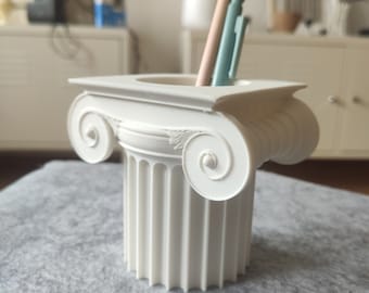Portalápices con columna jónica: regalo de arquitectura clásica impreso en 3D