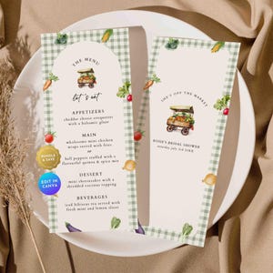 Może przedstawiać: Zielono-biała karta menu w kratkę z akwarelową ilustracją wozu z warzywami i tekstem "The Menu let's eat". Menu zawiera przystawki, danie główne, deser i napoje. Karta zawiera również tekst "She's off the market" i "Rosie's Bridal Shower".