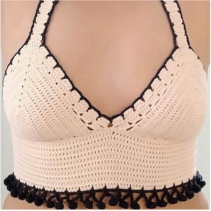 Modello all&#39;uncinetto per reggiseno estivo in stile boho chic da spiaggia
