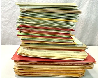 Large Lot of Vintage Poetry Magazines 55 Issues 1930 to 1949 USA England Belgium