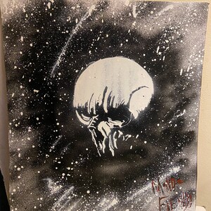 Mondo Skull - black and white