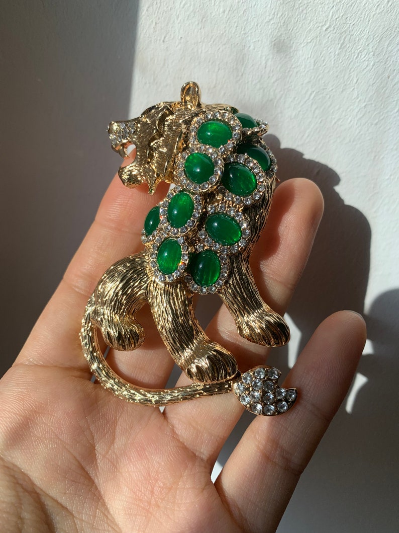 Luxus Brosche Vintage Farbe Strass Lion Fairy Pins Temperament Tier Kleidung Kragen Zubehör Emaille Pin Geschenk Bild 3