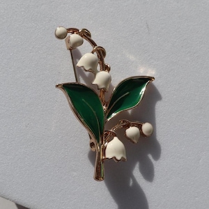 brooch Enamel White Leaf Brooch Lily of The Valley Plant  Flower Metal Pin Green Jewellery for Women Wedding Brosche Christmas Gift Wedding