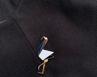 Women Brooch paper crane Brosche Minimalist Design Bird Badge Abstract Crane Enamel Pin Paper Crane Unique Accessories Jewelry