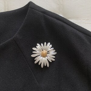 Elegante Vintage Metall Pflanze Daisy Blumen Broschen Pin für Frauen Mann Kragen Kleidung Accessoires Anzug Schal Clip Schmuck Geschenke Bild 6