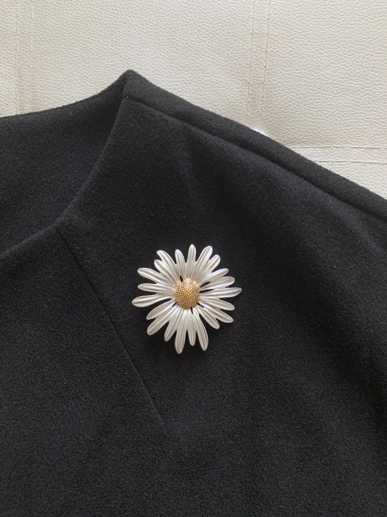Elegante Vintage Metall Pflanze Daisy Blumen Broschen Pin für Frauen Mann Kragen Kleidung Accessoires Anzug Schal Clip Schmuck Geschenke Bild 6
