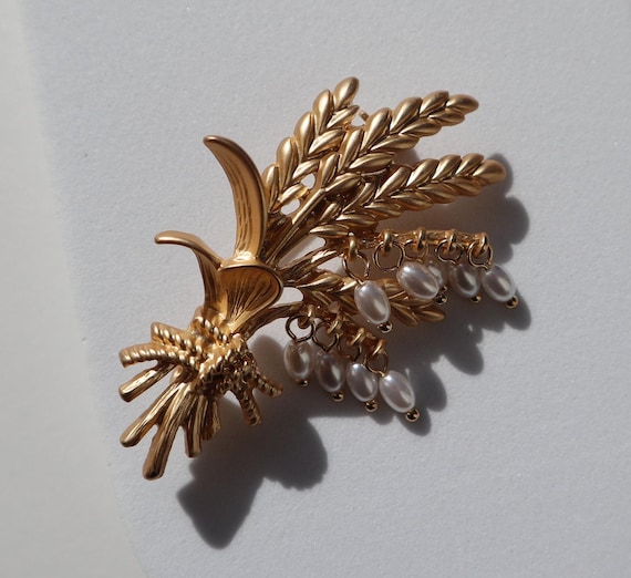 Wheat Pearl Brooch: Elegant Alloy Pin