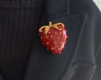 Erdbeeren Lovely Red Strawberry Brooches Women And Men&#39;s Metal Enamel Weddings Party Brooch Pins Gifts Brosche Christmas rare find unique