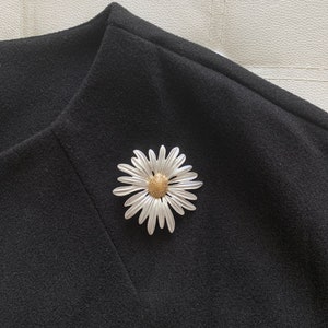 Elegante Vintage Metall Pflanze Daisy Blumen Broschen Pin für Frauen Mann Kragen Kleidung Accessoires Anzug Schal Clip Schmuck Geschenke Bild 5