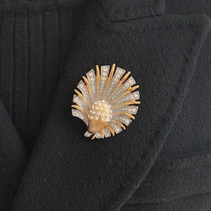 Vintage Style Gold Peacock Brooch: Zircon Wedding Jewelry