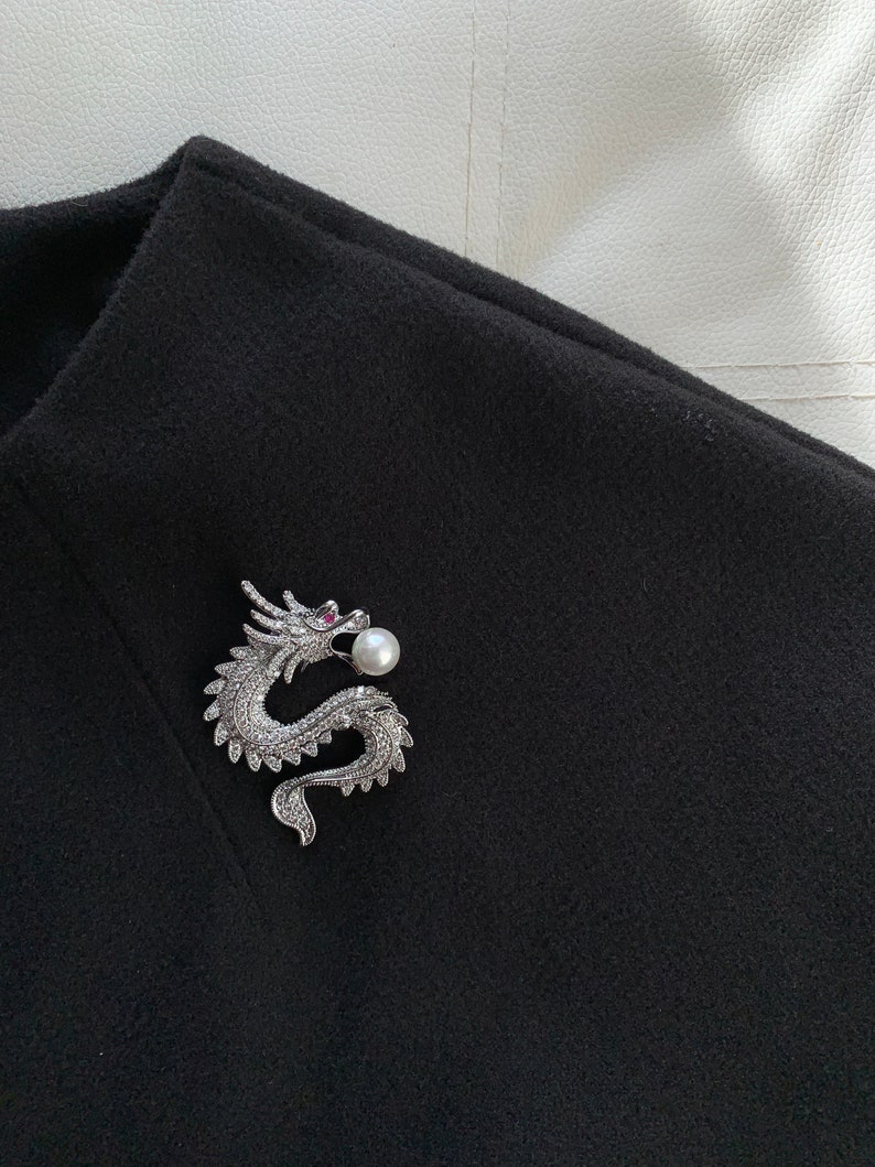 Modische Tier Drachen Brosche Elegante Atmosphärische Kreative Personalisierte Kleidung Accessoires Brosche Pins Broschen silber farbe Brosche Bild 3