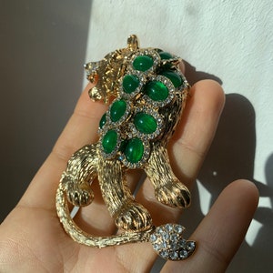 Luxus Brosche Vintage Farbe Strass Lion Fairy Pins Temperament Tier Kleidung Kragen Zubehör Emaille Pin Geschenk Bild 8