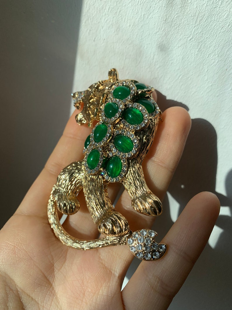 Luxus Brosche Vintage Farbe Strass Lion Fairy Pins Temperament Tier Kleidung Kragen Zubehör Emaille Pin Geschenk Bild 8