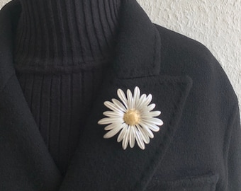 Elegant Vintage Metal Daisy Flowers Brooches Pin Collar Accessories Suit Scarf Clip  Brosche Blumen Christmas gift party wedding