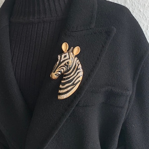 Timeless Wonder Fancy Enamel Zircon Zebra Brooch Pins for Women Designer Jewelry Runway Rare Luxury Gift Top Rare find Cute Brosche