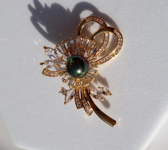 Elegant Crystal Flower Brooch With Simulated Pearl - Rhinestone Corsage Pin For Women, Wedding, Prom & Special Occasions