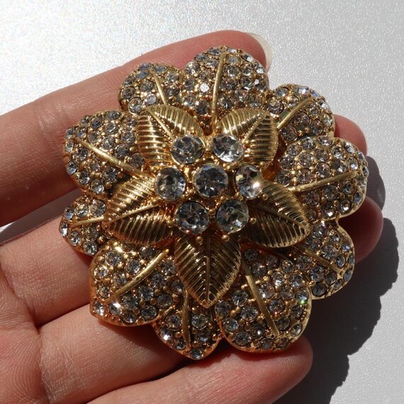 Gold Flower Brooch: Zirconia Crystal Brass Pin - Etsy display picture 3