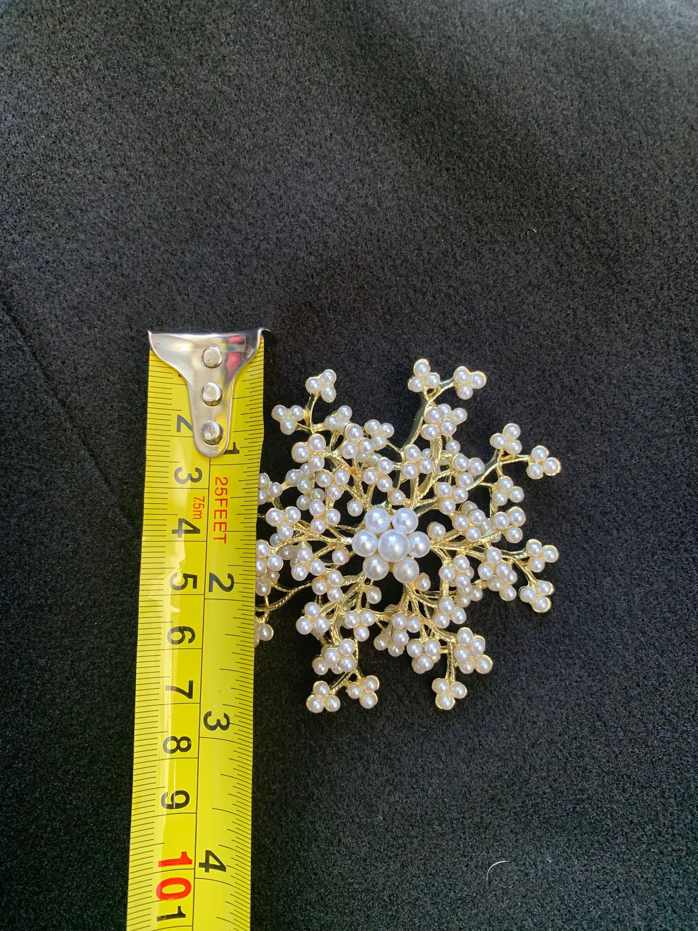 Broche CHANEL perles et strass