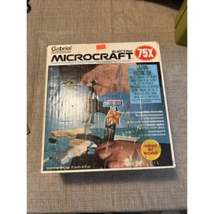 Conjunto de microscópio Gabriel Microcraft vintage dos anos 70, 75x, inclui lâminas.