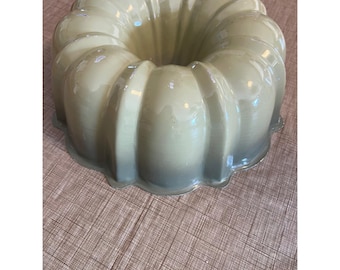 Vintage Fluted Bundt Cake Pan Tube Pan Jello Mold Baking Pan Sage Green