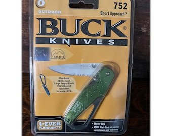 Navaja plegable Buck Knives 752 Short Approach Green Whittaker con hoja dentada, nueva sin usar.