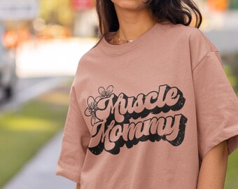 Muscle Mommy Tshirt, Oversized Tshirt, Comfort Colors, Gym gifts, Trainer Gift, Weightlifting Gift, Retro Tshirt, Mommy tshirt, Fitness Gift