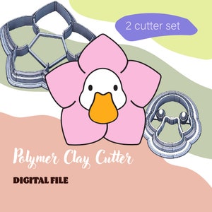 Op de afbeelding: Een set van twee polymer clay cutters, een in de vorm van een bloem met een eendenkop in het midden en de andere in de vorm van een eendenkop. De cutters zijn gemaakt van metaal en zijn bedoeld voor gebruik met polymer clay.
