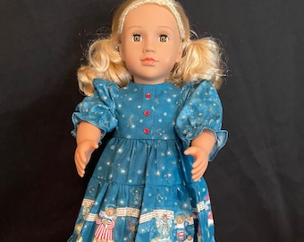 Vestido hecho a mano para muñeca de 45 cm (18 pulgadas) - Color turquesa con diseño de oso coro - Daisy Kingdom