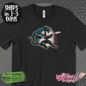 Cool Guitar Playing Leopard T-Shirt, Unique Animal Music Lover Graphic Tee, Retro Leopard with Guitar Shirt, Stylish Music Fan Top