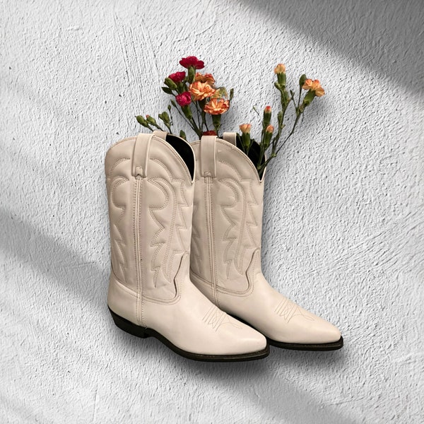 Vittorio Ricci Studio Cowboy Boots 80s Deadstock Never Worn White Leather Women Size 8,5 M Cowgirl Western Mostro ultra rare SIZED EU 39