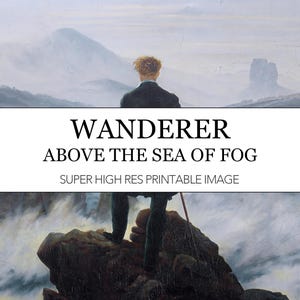 Könnte beinhalten: Digitaldruck des Gemäldes "Wanderer Above the Sea of Fog". Das Bild zeigt einen Mann, der auf einem felsigen Vorsprung steht und eine neblige Landschaft betrachtet. Der Text "WANDERER ABOVE THE SEA OF FOG" wird angezeigt.