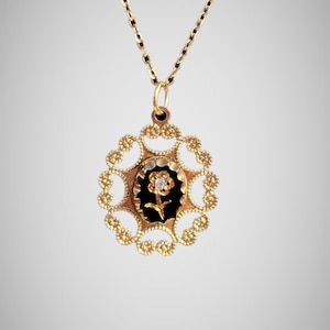Vintage flower necklace