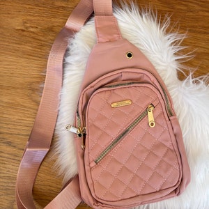 Sac à dos, sacoche à bandoulière rose et doré matelassé style chic