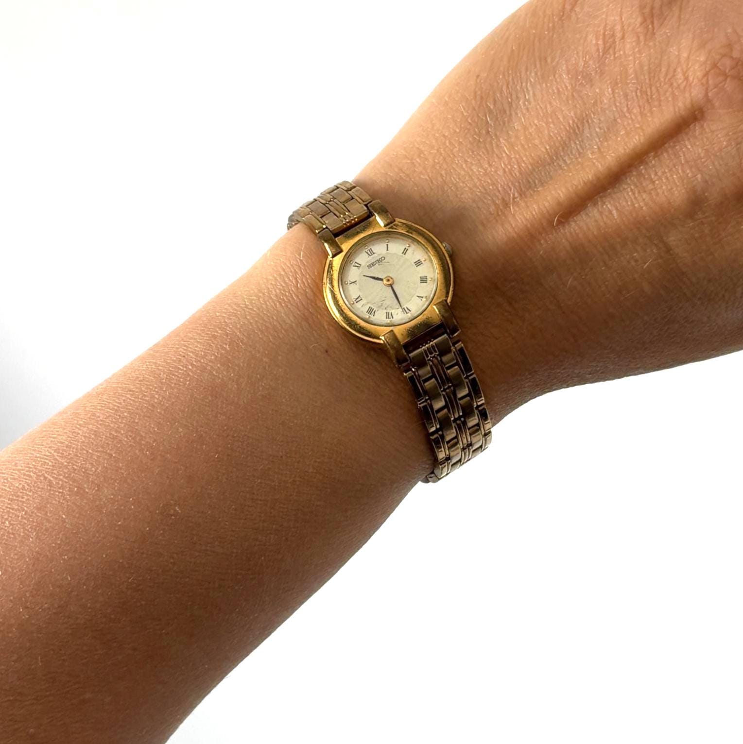 Vintage Seiko Ladies Quartz Watch Working Gold Tone Bracelet Roman Numeral Dial Dress Watch
