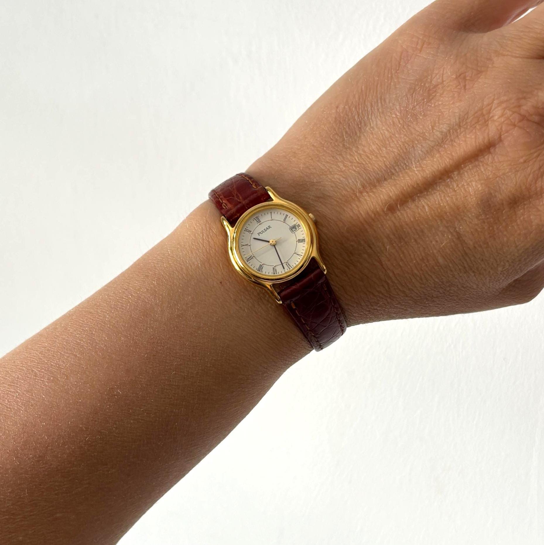 Vintage Pulsar V782-X088 Ladies Quartz Watch Working Roman Numeral Dial Date Display January 1996