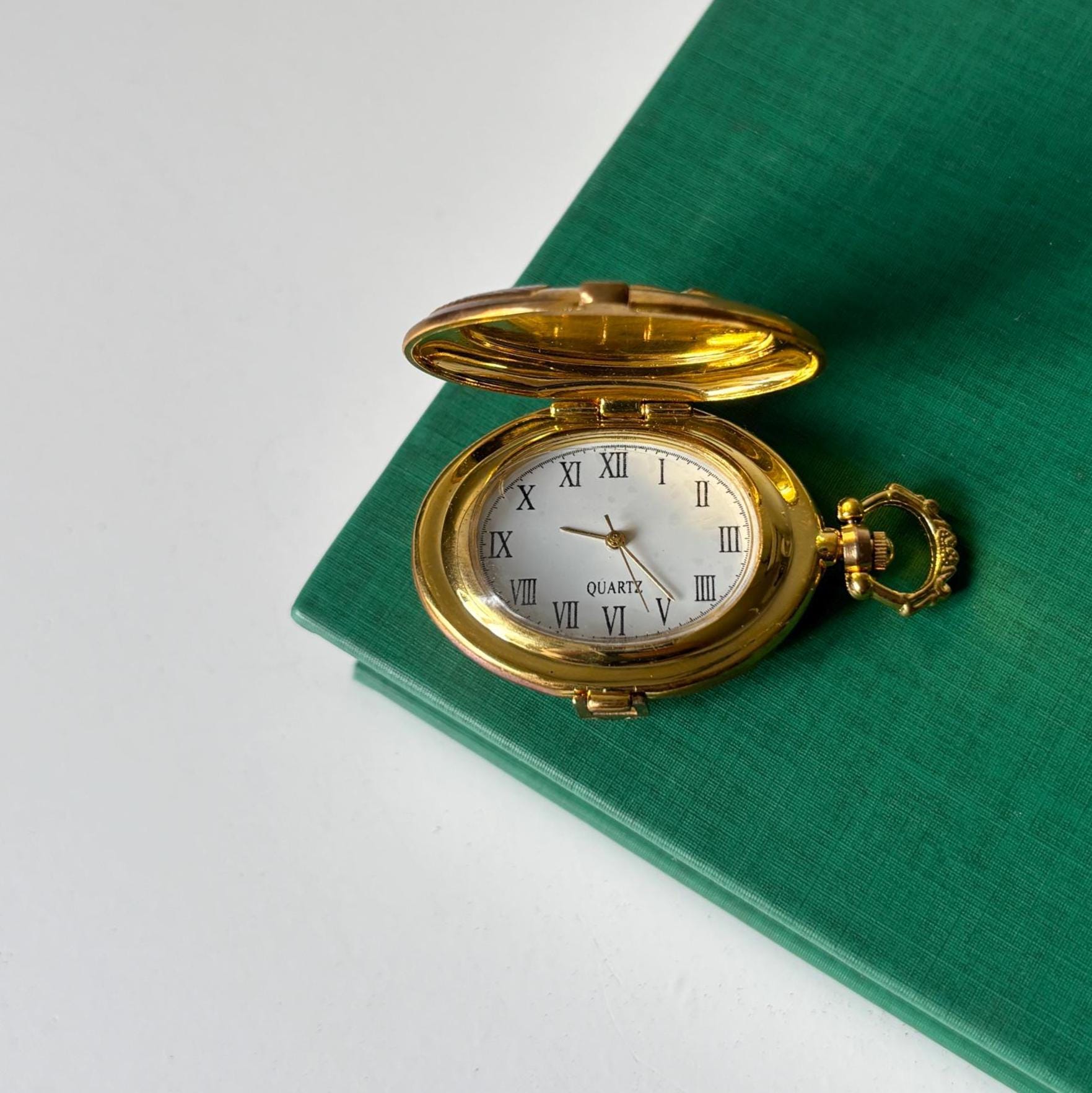 Vintage Gold Tone Quartz Pocket Watch Hidden Dial Roman Numerals Locket Style
