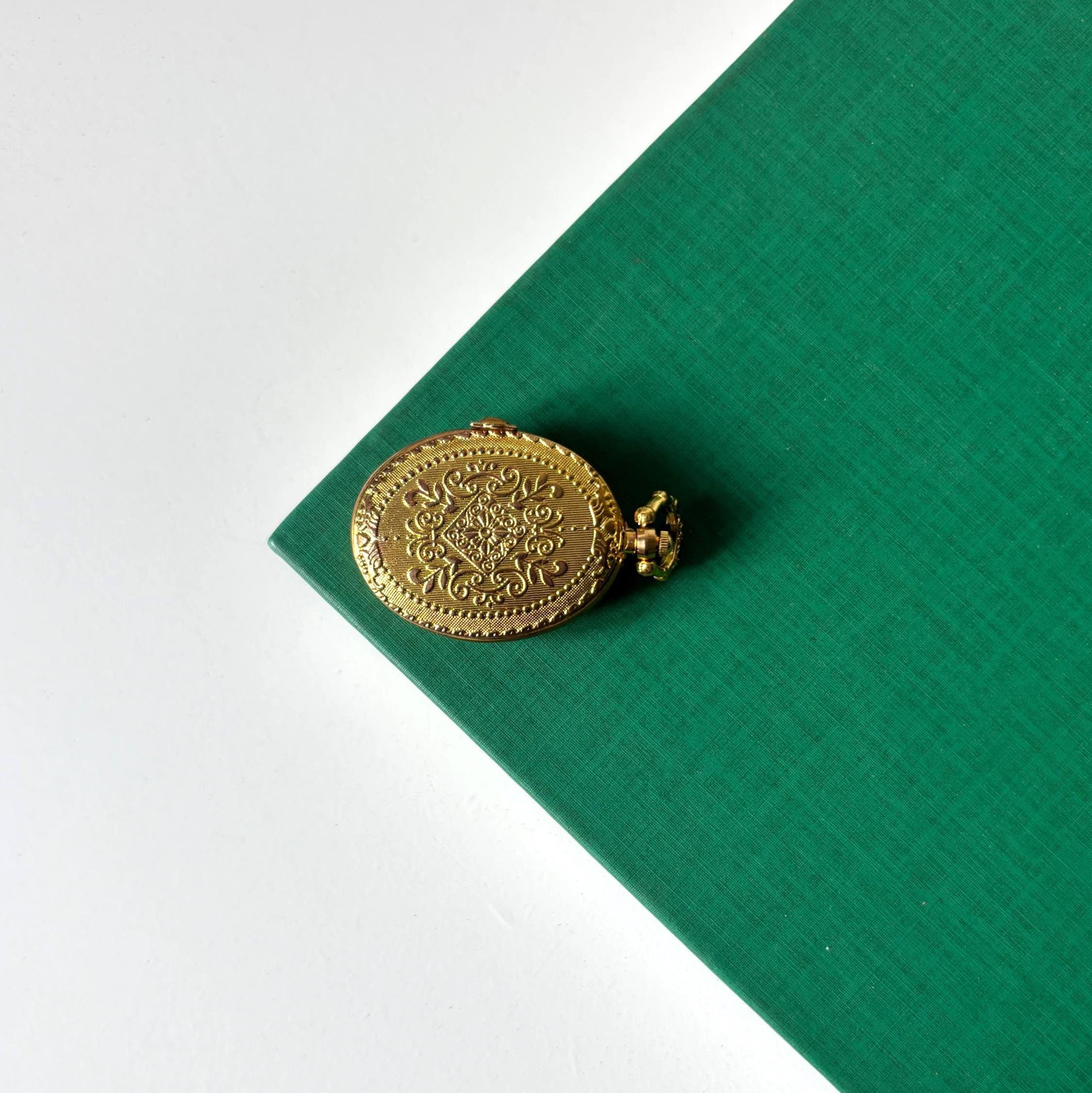 Vintage Gold Tone Quartz Pocket Watch Hidden Dial Roman Numerals Locket Style