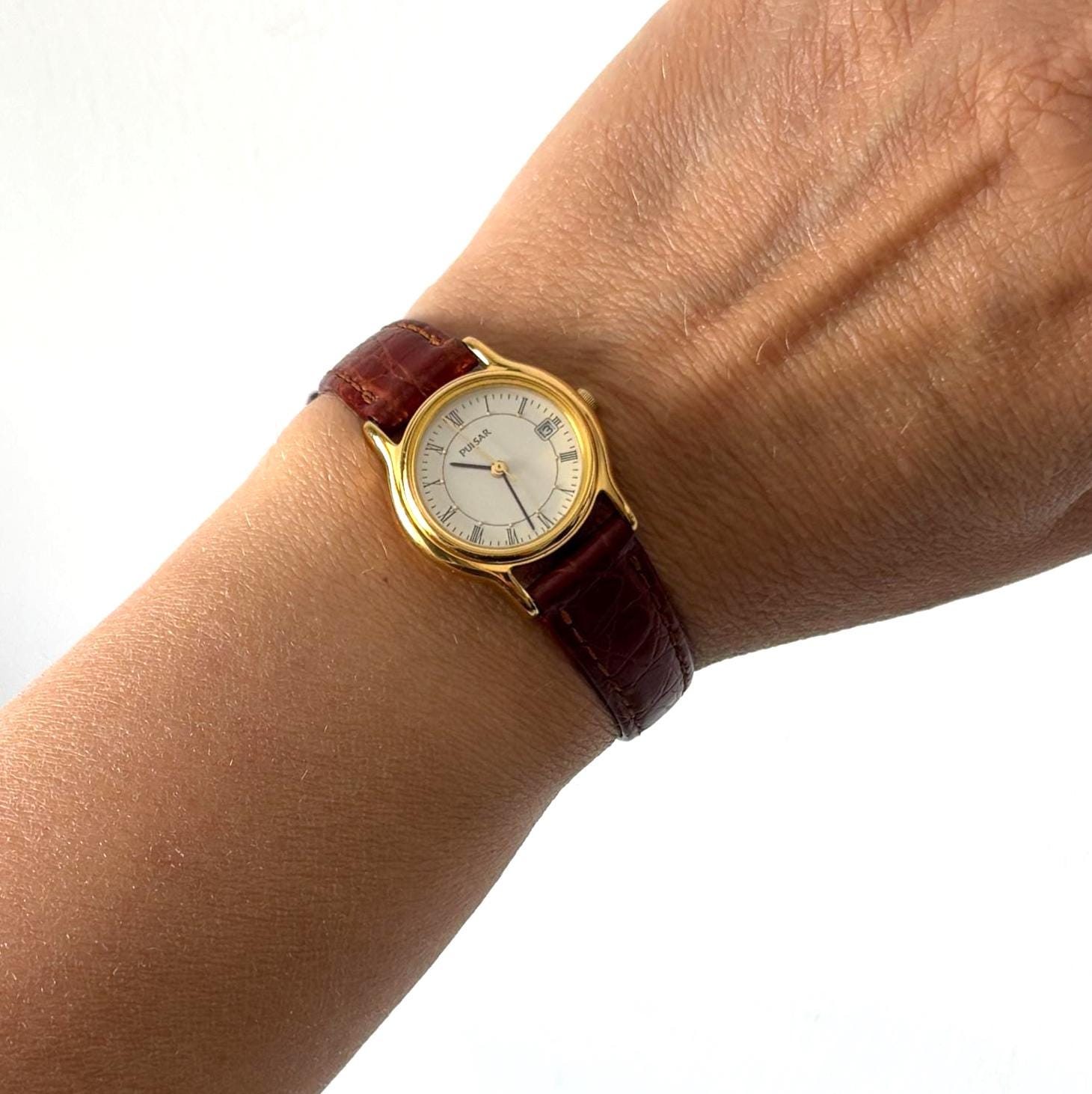 Vintage Pulsar V782-X088 Ladies Quartz Watch Working Roman Numeral Dial Date Display January 1996