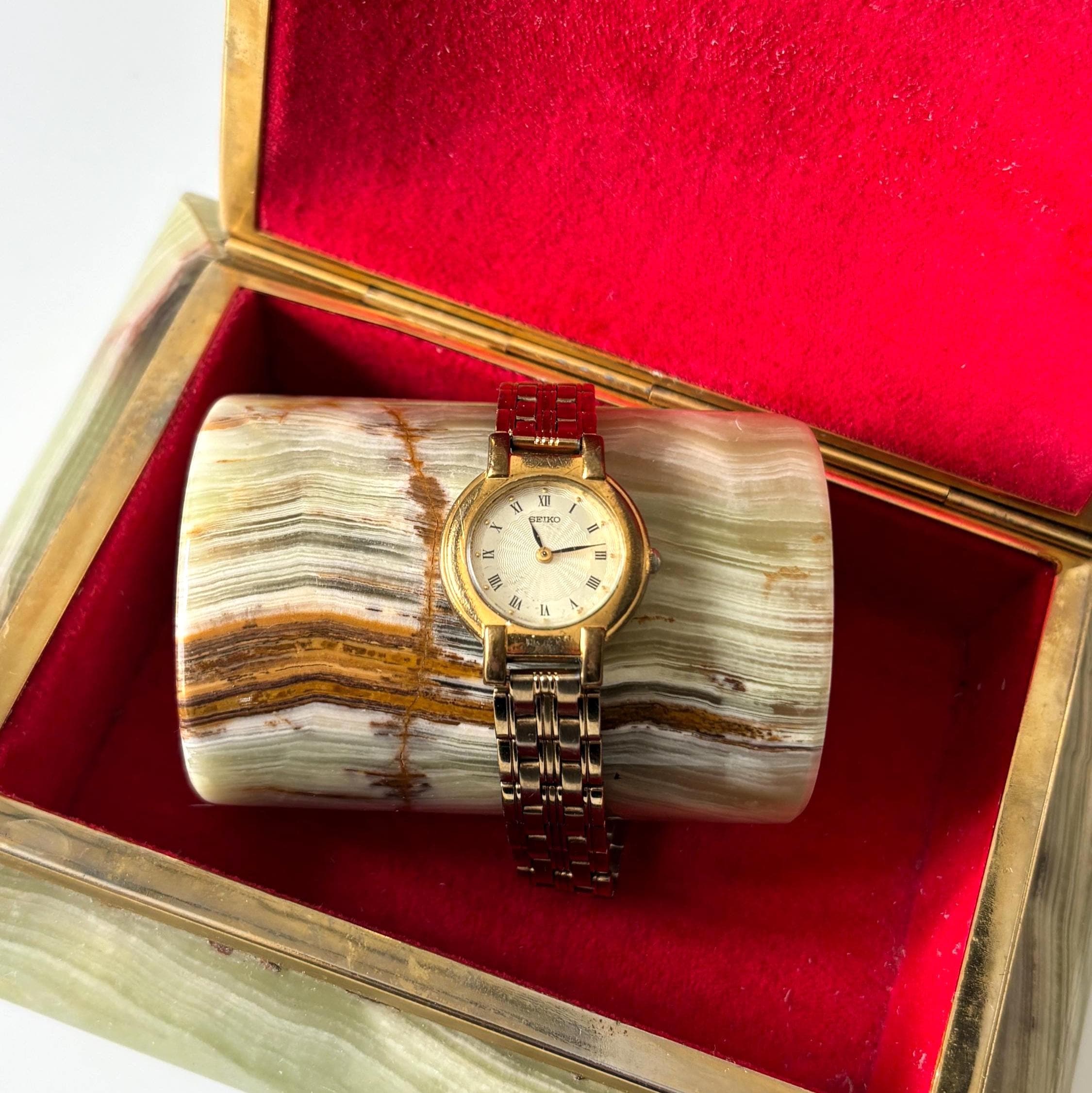 Vintage Seiko Ladies Quartz Watch Working Gold Tone Bracelet Roman Numeral Dial Dress Watch