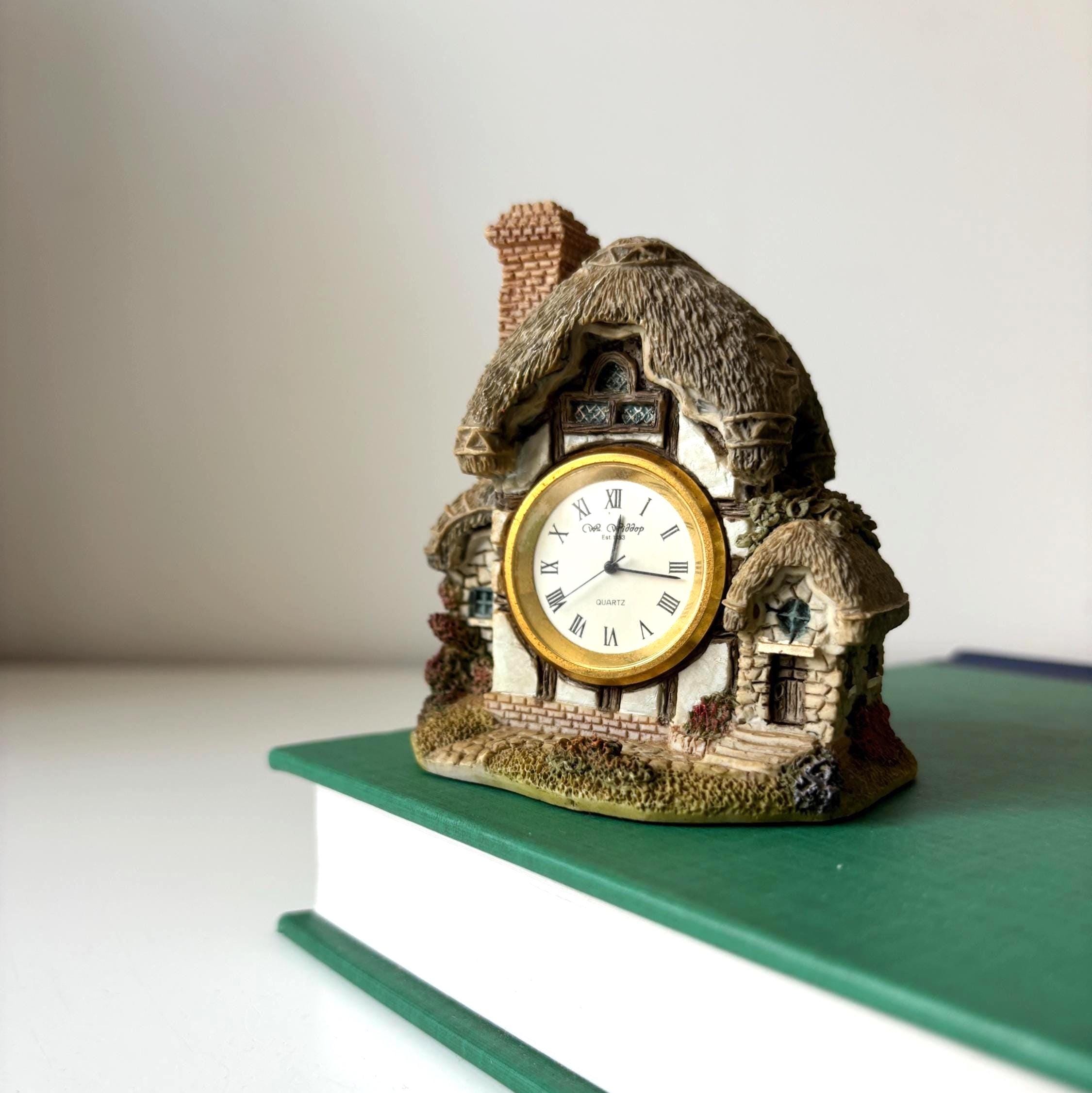 Vintage Thatched Cottage House Quartz Clock Cottagecore Ornament Decorative Mantel Display