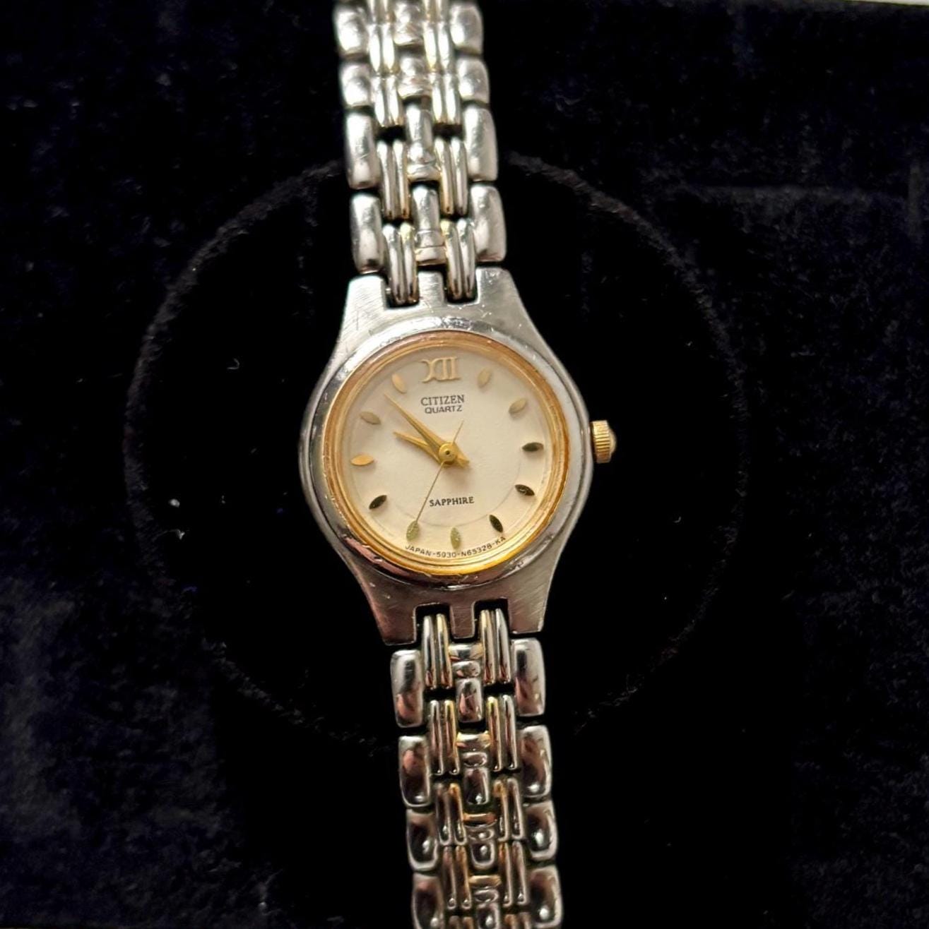 Vintage Citizen Sapphire Ladies Quartz Watch | Japanese Dress Watch | Silver Tone Bracelet