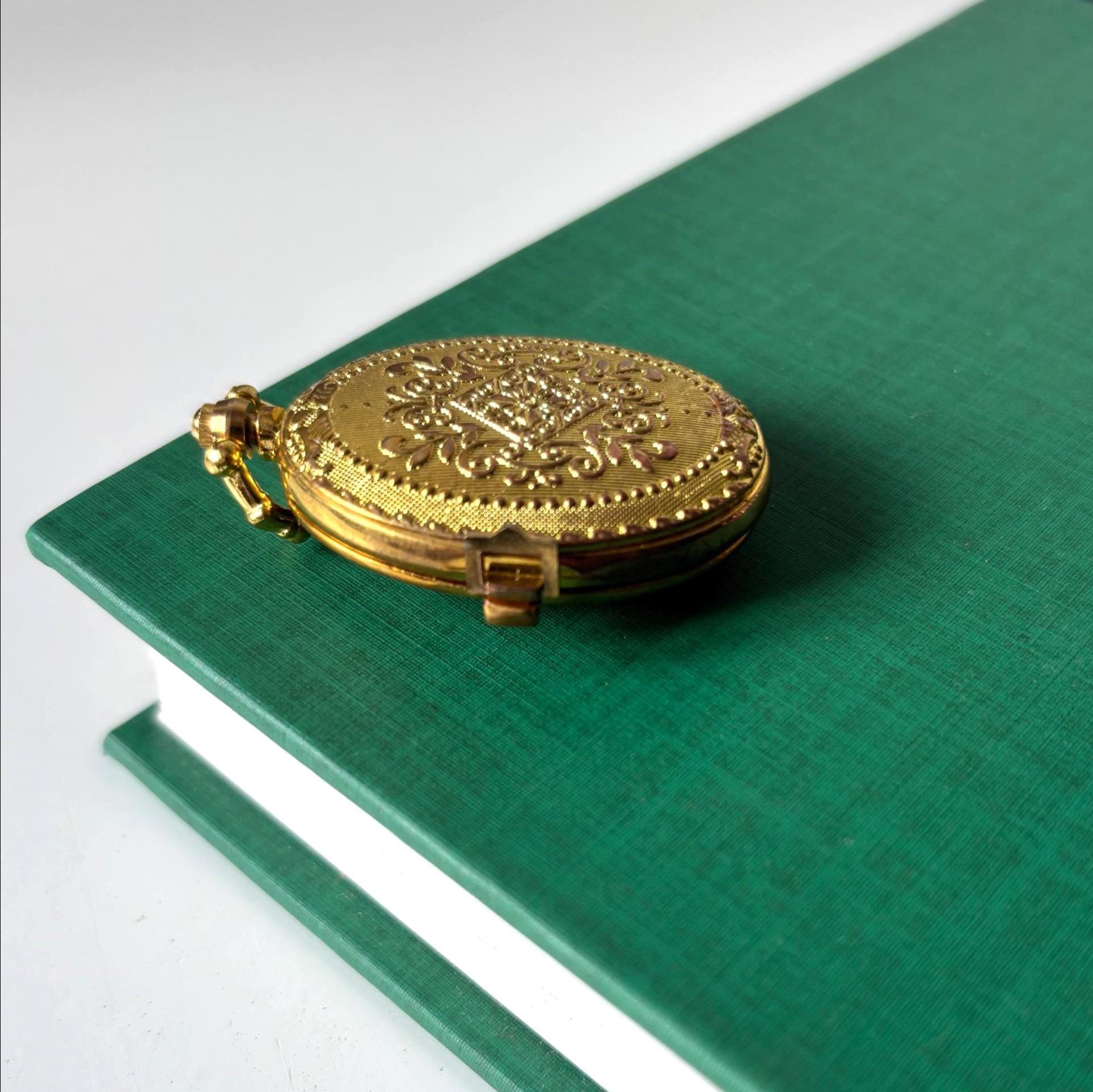 Vintage Gold Tone Quartz Pocket Watch Hidden Dial Roman Numerals Locket Style