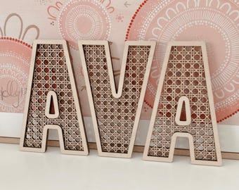Rattan Buchstaben, Kinderwandbehang, Holzbuchstaben im Rattan-Look, Boho Wandschild Schriftzug, Namensschild
