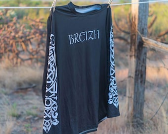 Breizh Celtic Knot Long Sleeve Shirt: Breton Unisex Top