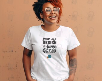 Bella Canvas 3001 Mockup / Camiseta blanca de manga corta / Camiseta blanca de mujer de talla grande Mock up / Fondo liso / Modelo femenino más grande