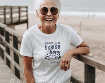 Bella Canvas 3001 Mockup Wit Unisex Jersy T-shirt met korte mouwen | Oude dame wit T-shirt Mock up | Oudere Vrouw | 2 gratis platte modellen