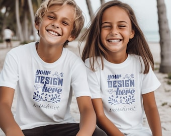 Bella Canvas 3001 Mockup Jersy T-shirt met korte mouwen | Wit | Kinder T-shirt Mock up Tropical Beach | Leuk Kid T-shirt Ontwerp | 6 gratis platte modellen